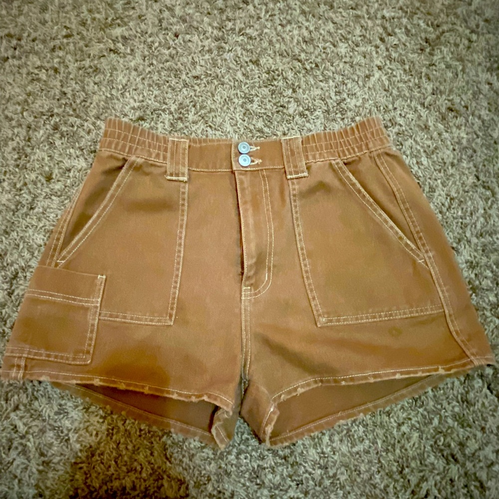 full coverage cargo brown shorts with elastic band